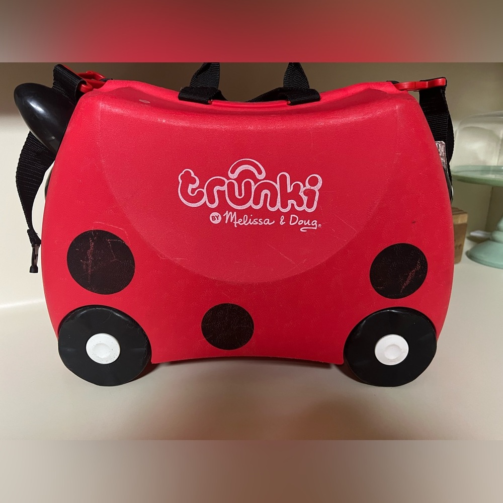 Melissa and Doug trunki suitcase